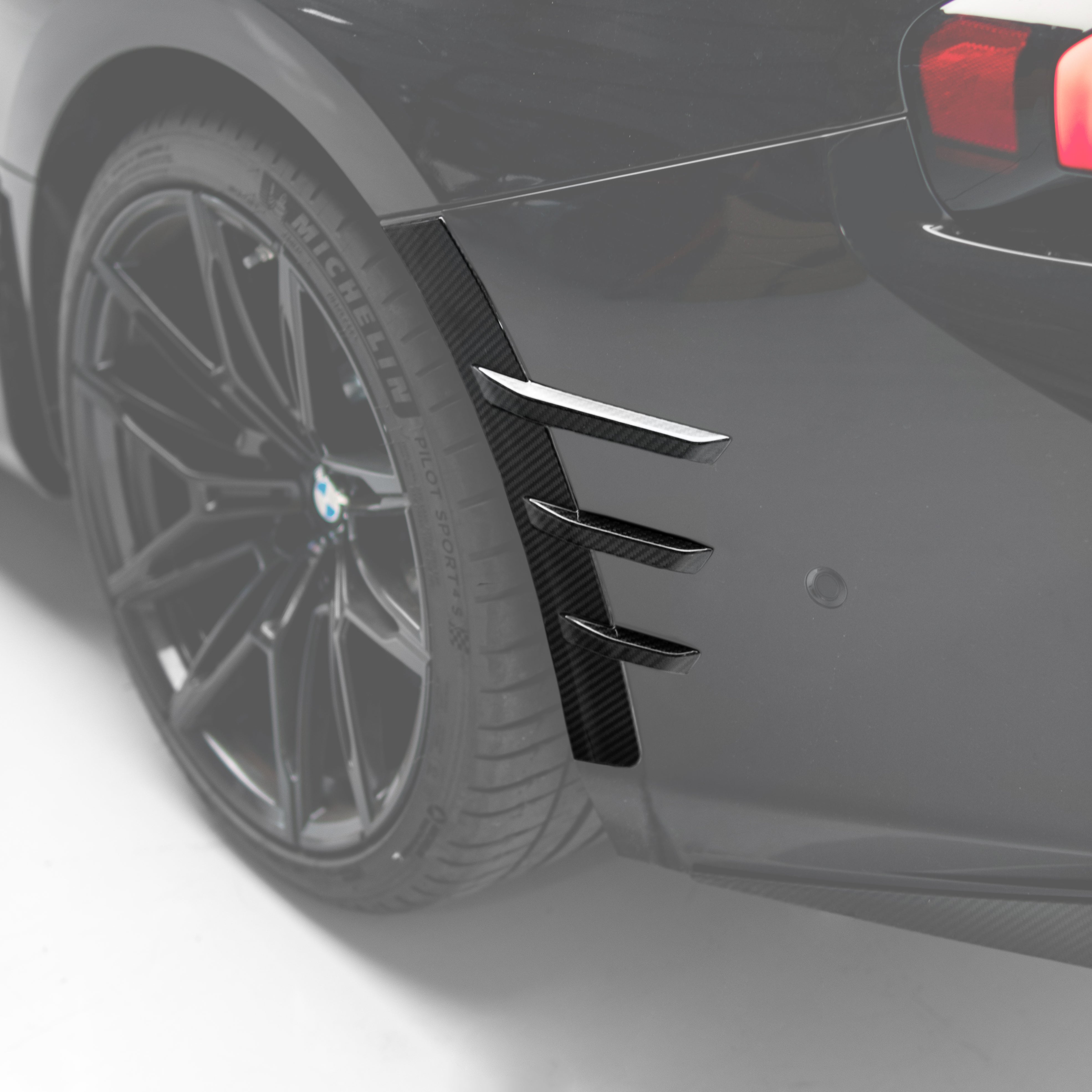 EXTERIOR ACCESSORIES